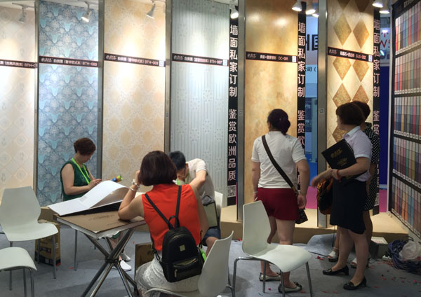 蒙太奇上海展會(huì)：現(xiàn)場(chǎng)訪客爆滿 加盟非?；鸨?></a> </div>
                        <div   id=